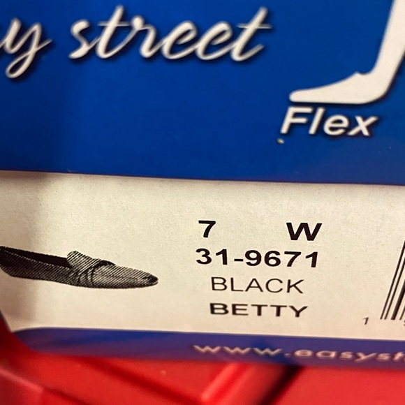 Easy Street Black Loafers for Women - Picture 5 of 6